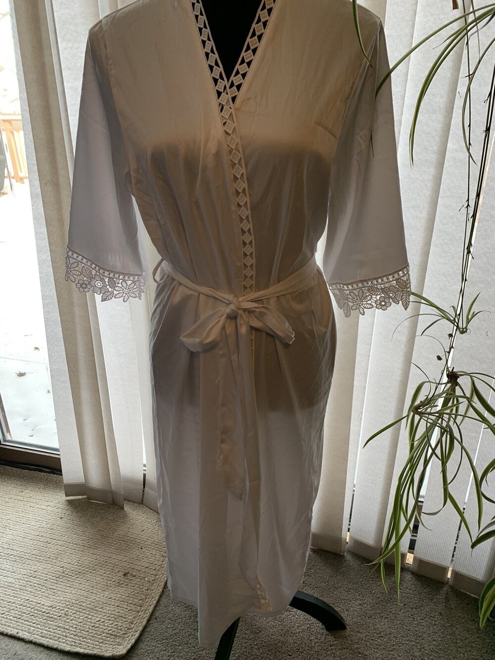 AW BRIDAL Women's Lace Trim Silky Kimono Sleepwear Short Satin Robe Small White